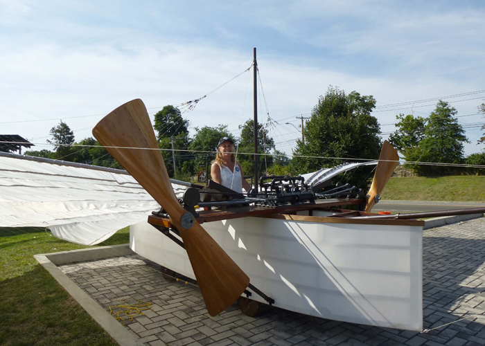 15_claire-plane